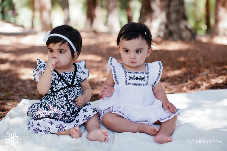 018-Twin-girls-firs-birthday-portrait-session-San-Jose-california-Indu-Huynh-Photography